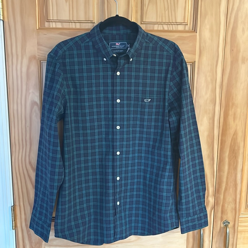 NWOT men’s vineyard vibes classic fit shirt